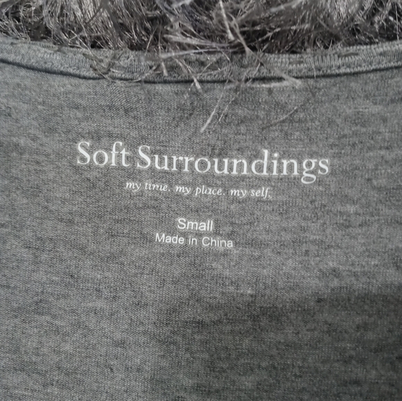 Soft Surroundings Gray Long sleeve Shark bite Tunic blouse w Faux feather trim S - Picture 6 of 7